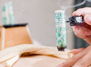 如何利用艾灸祛湿热