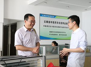 曲源院长到“云南中医”微信运营中心参观交流