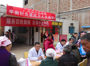 广南县中医医院深入篆角乡开展送医义诊活动